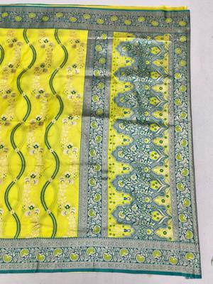 Lime zari woven leheria silk blend saree with blouse piece 2