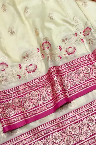 Cream zari woven silk blend saree with blouse piece
