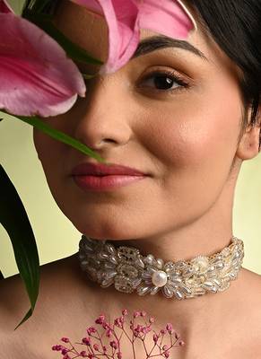 White pearl stones butterfly choker 2