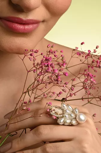 White stones pearl drop adjustable finger ring