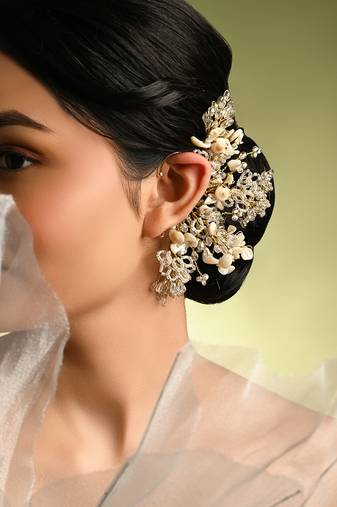 Crystal ivory shell earcuff