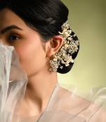 Crystal ivory shell earcuff