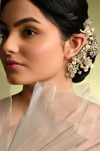 Crystal ivory shell earcuff