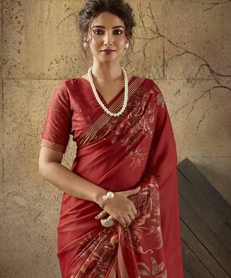 Red georgette floral printed saree with unstitched blouse 5
