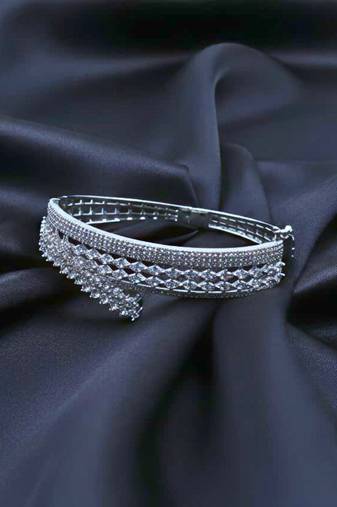 AD Studded Minimal Openable Kada