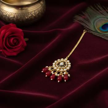 Meenakari Moissanite Kundan Maang Tikka with Red Beads & Pearls 2
