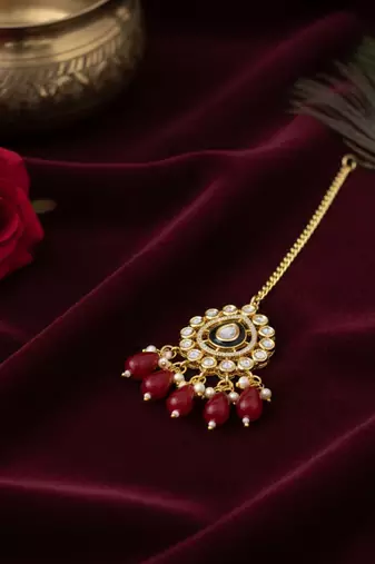 Meenakari Moissanite Kundan Maang Tikka with Red Beads & Pearls