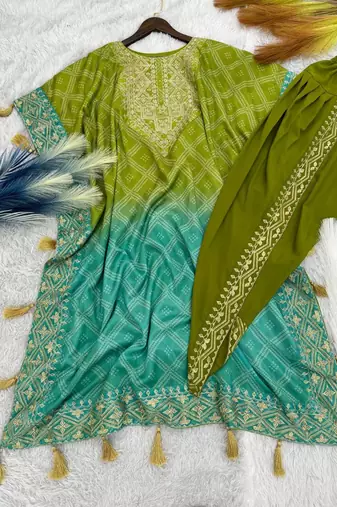 Green silk blend embroidered kaftan set