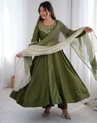 Green crepe embroidered anarkali set 1