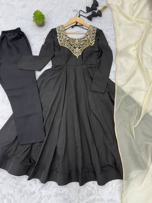 Black crepe embroidered anarkali set 2
