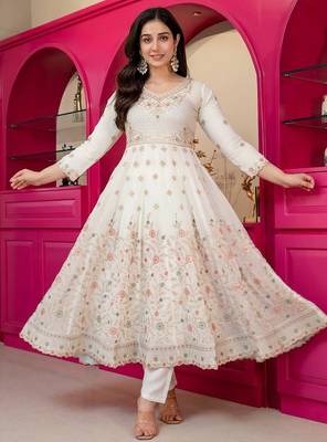 Off white silk blend embroidered anarkali set 4