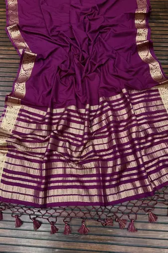 plum jaqurad border and zari chit pallu khaddi crep georgette sareewith tassels 