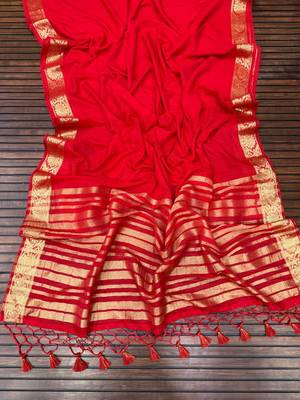 red jaqurad border and zari chit pallu khaddi crep georgette sareewith tassels  3