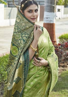 Mahendi woven jacquard  art  banarasi silk  saree with blouse piece. 4