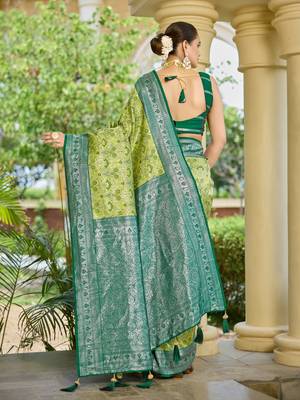 banarasi silk blend green saree with elegant floral buti design & jacquard border latest ethnic saree 2