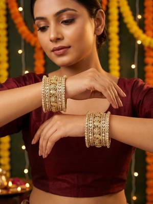 Traditional kundan rajwada bridal bangles 4