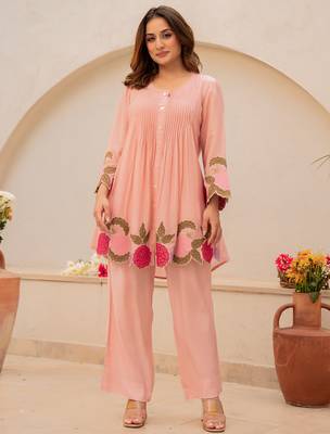 Peach chanderi silk heavy thread embroidery work kurta with pant 1