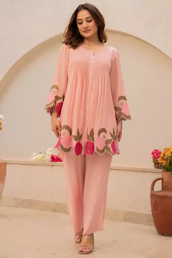 Peach chanderi silk heavy thread embroidery work kurta with pant