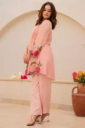Peach chanderi silk heavy thread embroidery work kurta with pant
