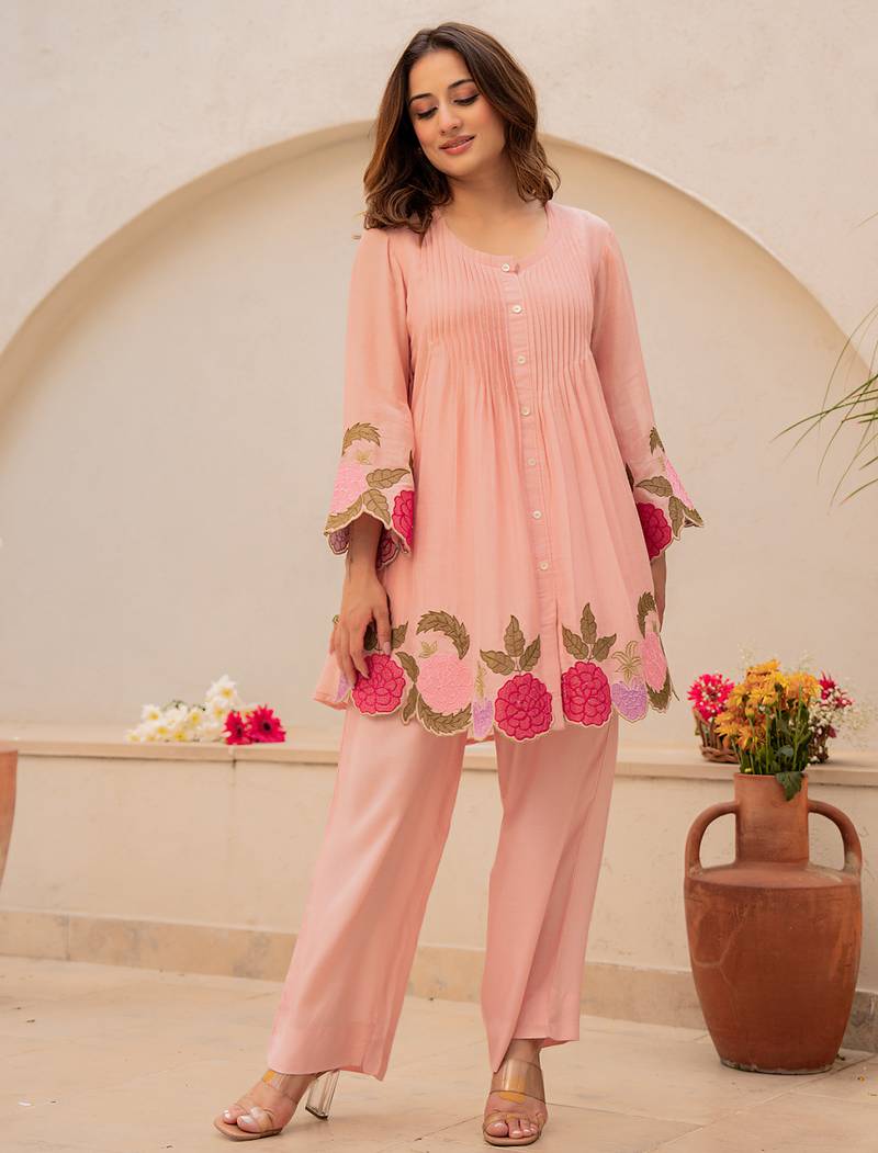 Peach chanderi silk heavy thread embroidery work kurta with pant