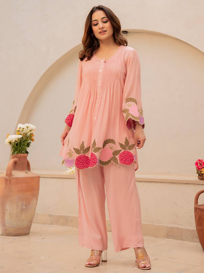 Peach chanderi silk heavy thread embroidery work kurta with pant