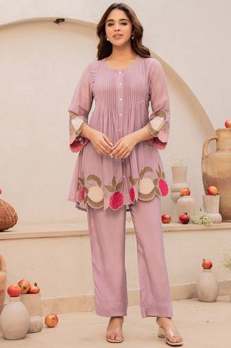 Mauve chanderi silk heavy thread embroidery work kurta with pant