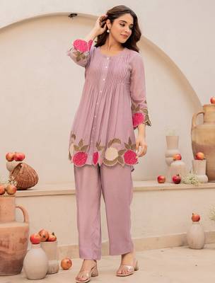 Mauve chanderi silk heavy thread embroidery work kurta with pant 2