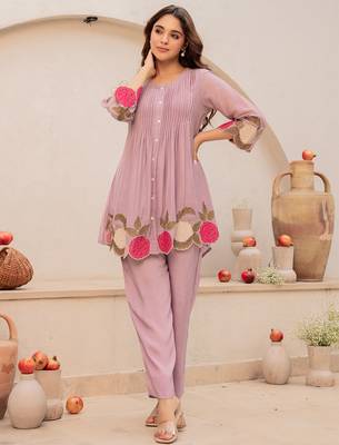 Mauve chanderi silk heavy thread embroidery work kurta with pant 4
