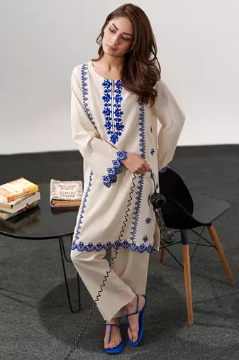 Cream chanderi silk heavy thread embroidery work kurta with pant