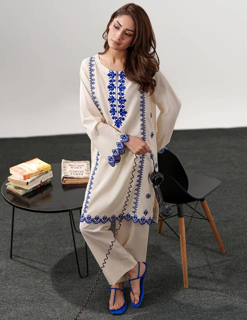 Cream chanderi silk heavy thread embroidery work kurta with pant