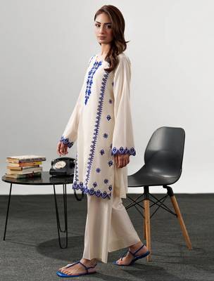 Cream chanderi silk heavy thread embroidery work kurta with pant 2