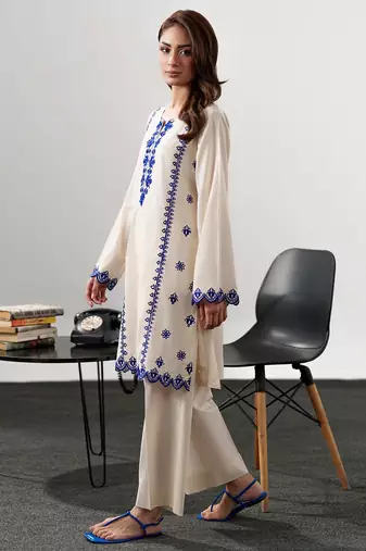 Cream chanderi silk heavy thread embroidery work kurta with pant