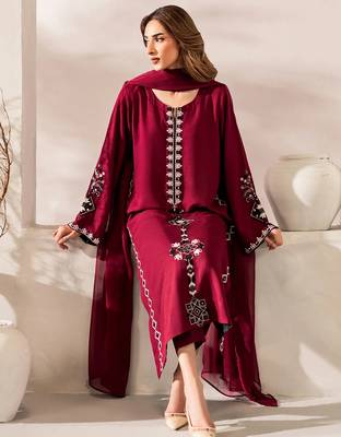 Red chanderi silk heavy thread embroidery work kurta pant set 5