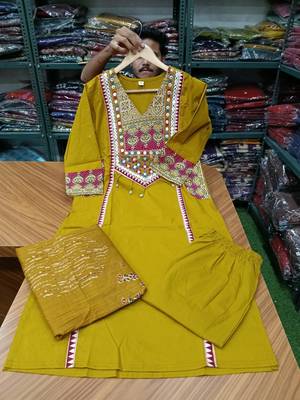 Beautiful jaipuri mustard printed cotton dupatta with a distinct red and mustard ethnic border. 4