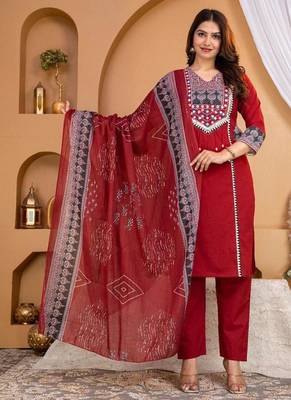 Beautiful jaipuri mehroon printed cotton dupatta with a distinct red and blue ethnic border. 1
