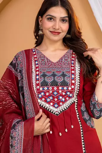 Beautiful jaipuri mehroon printed cotton dupatta with a distinct red and blue ethnic border.