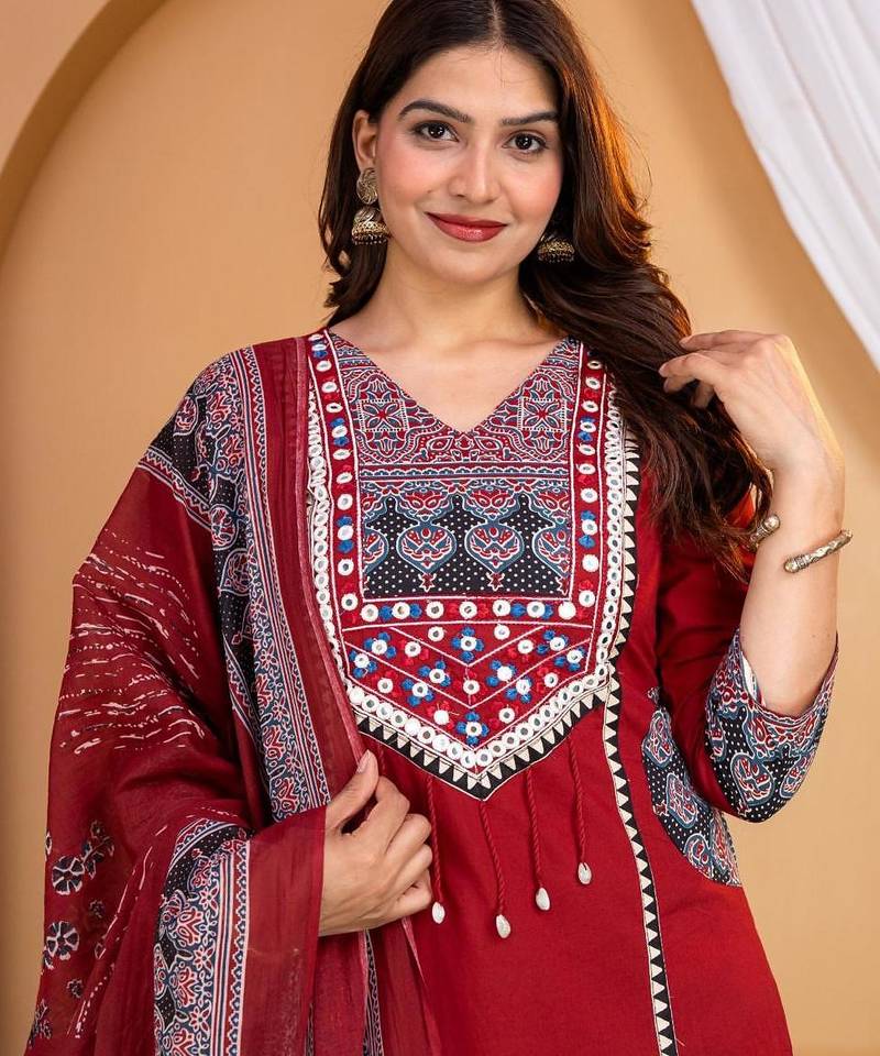 Beautiful jaipuri mehroon printed cotton dupatta with a distinct red and blue ethnic border.