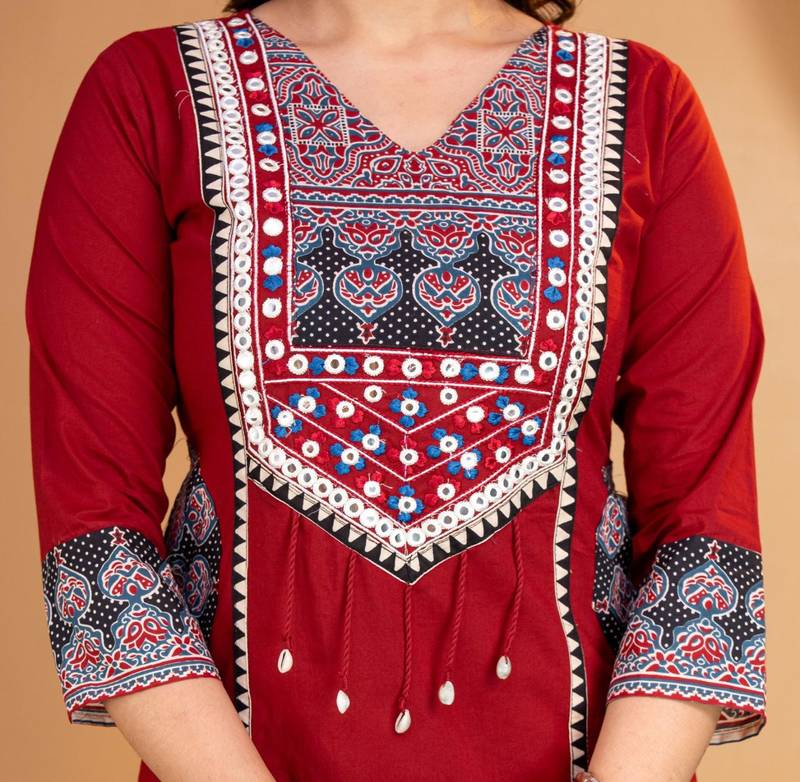 Beautiful jaipuri mehroon printed cotton dupatta with a distinct red and blue ethnic border.