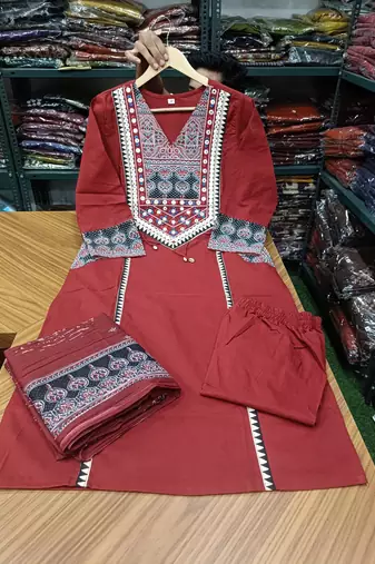 Beautiful jaipuri mehroon printed cotton dupatta with a distinct red and blue ethnic border.