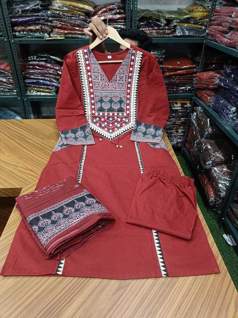 Beautiful jaipuri mehroon printed cotton dupatta with a distinct red and blue ethnic border.
