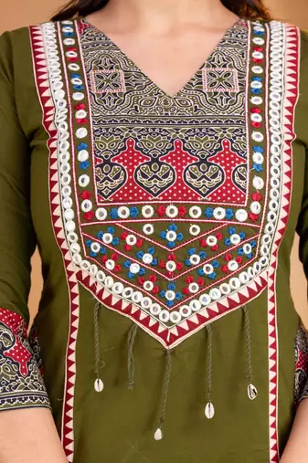 Beautiful jaipuri green printed cotton dupatta with a distinct red and blue ethnic border.