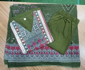 Beautiful jaipuri green printed cotton dupatta with a distinct red and blue ethnic border. 5