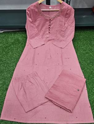 Beautiful pink three-piece salwar suit set. 4