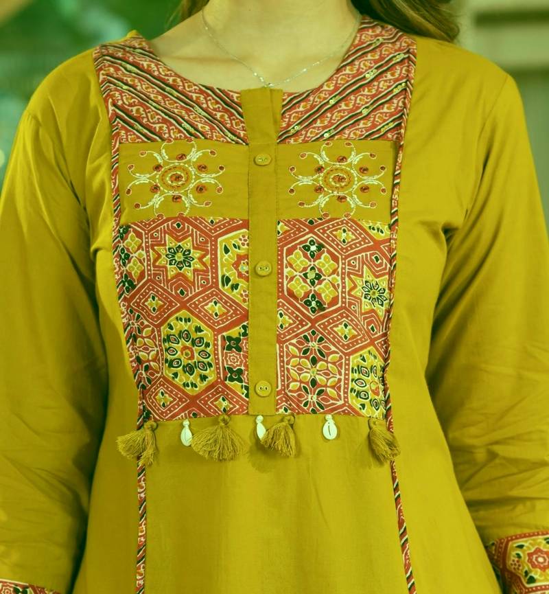 Beautiful mehandi green kurta set with printed pant dupatta