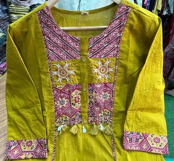 Beautiful mehandi green kurta set with printed pant dupatta 3