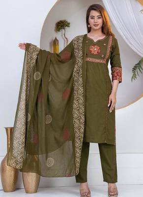 Beautiful three-piece salwar suit set in green 1
