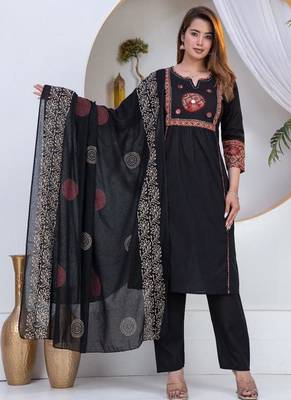 Beautiful three-piece salwar suit set in black 1
