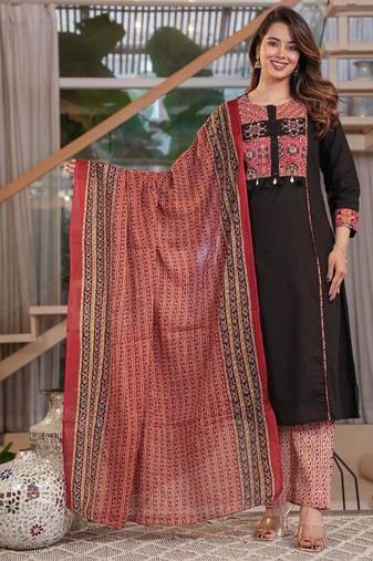 Beautiful black kurta set with printed pant dupatta