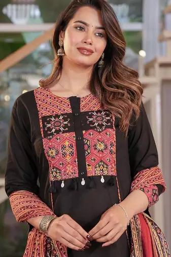 Beautiful black kurta set with printed pant dupatta