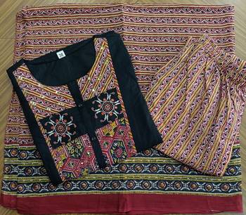 Beautiful black kurta set with printed pant dupatta 5